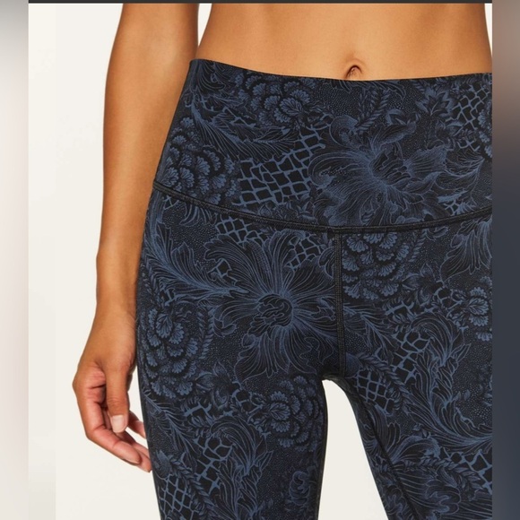 Lululemon Wunder Under Hi-Rise 1/2 Tight *Full-On Luxtreme 17 size 4 - Picture 2 of 9